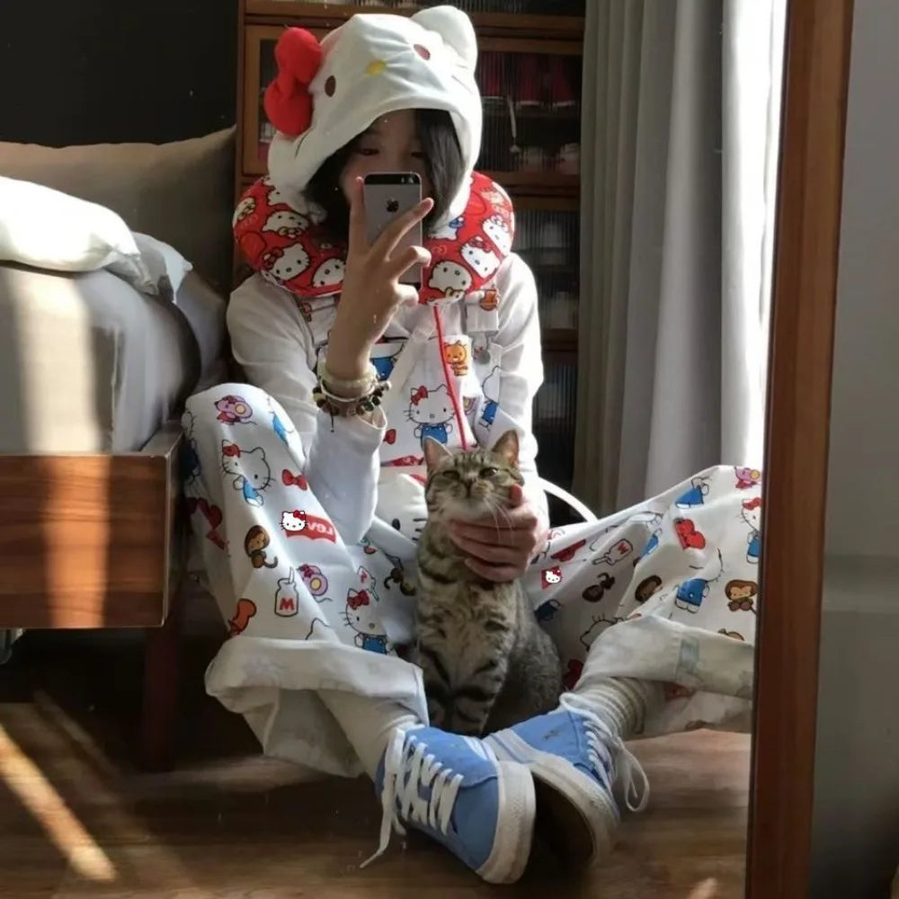 Hello Kitty printed overall jumpsuit with loose fit and lightweight summer fabric