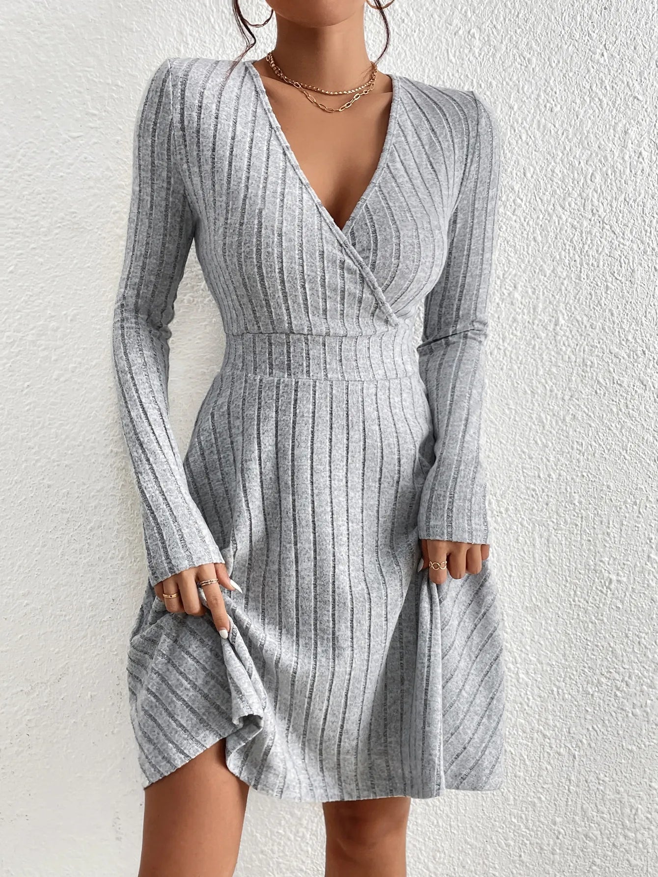 Autumn/Winter Knit Midi Dress – V-Neck & Long Sleeve