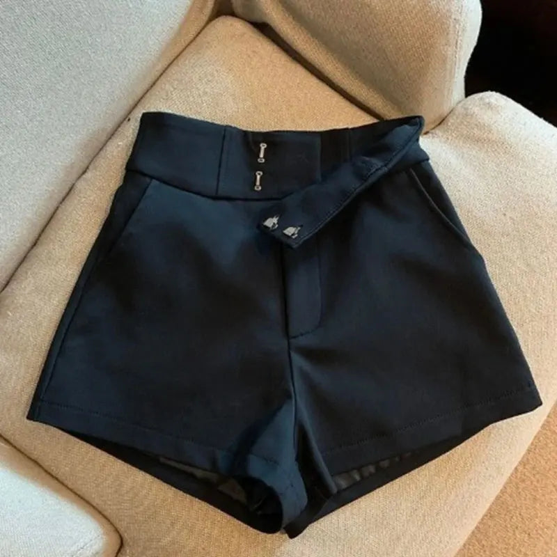 Casual high waist black shorts for women streetwear outfit