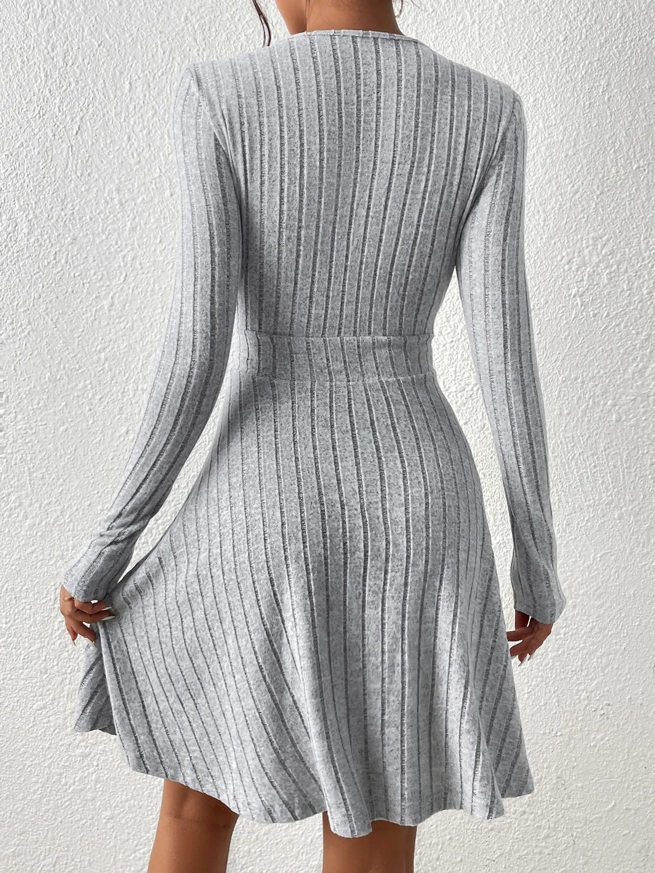 Autumn/Winter Knit Midi Dress – V-Neck & Long Sleeve