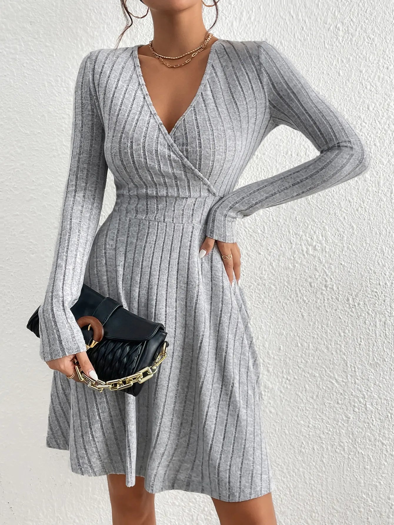 Autumn/Winter Knit Midi Dress – V-Neck & Long Sleeve