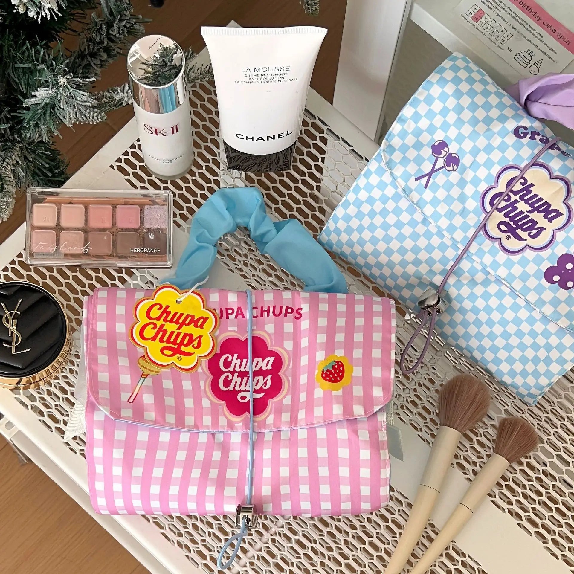 Ladies detachable makeup bag folded and compact
