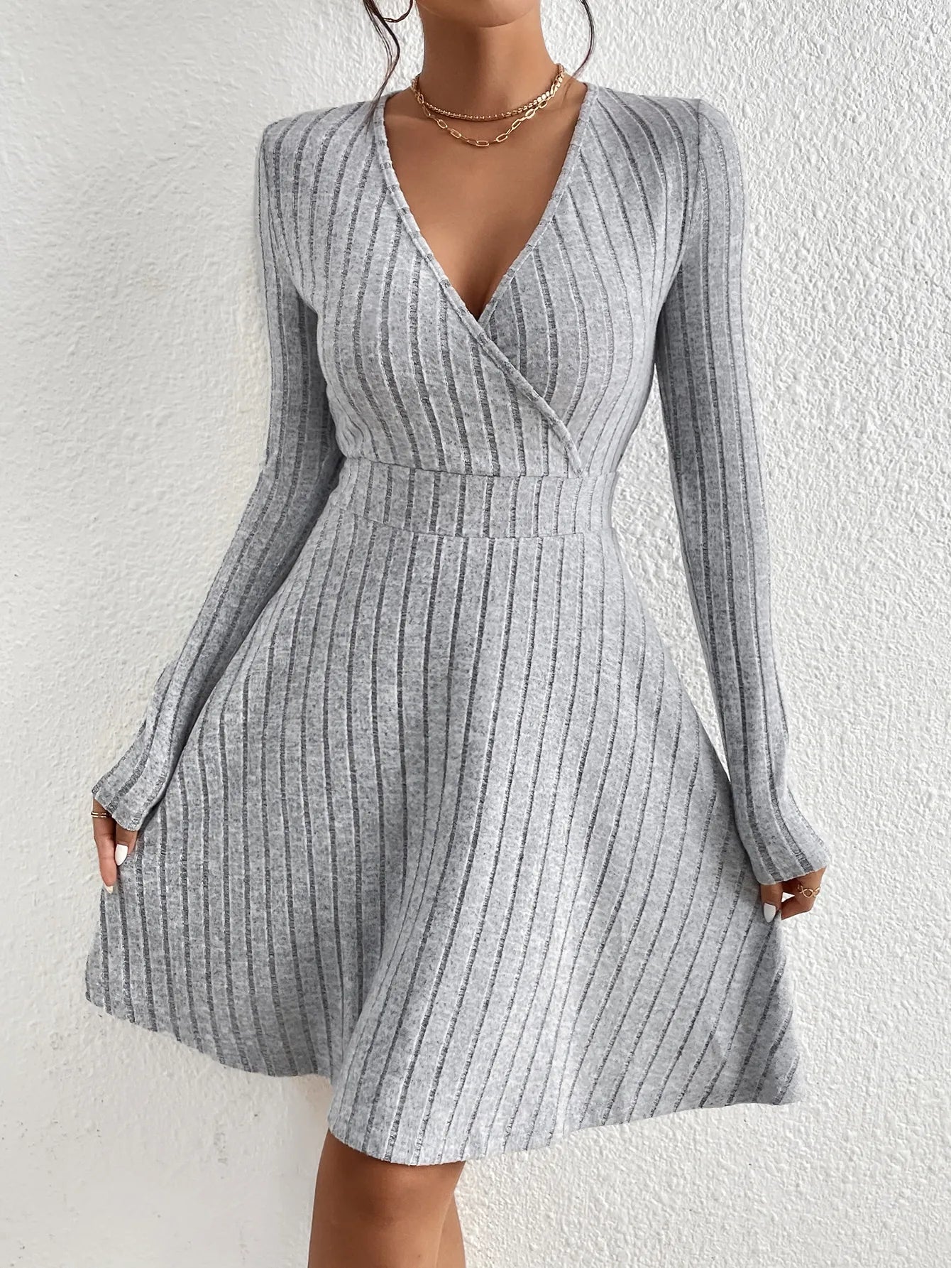 Autumn/Winter Knit Midi Dress – V-Neck & Long Sleeve