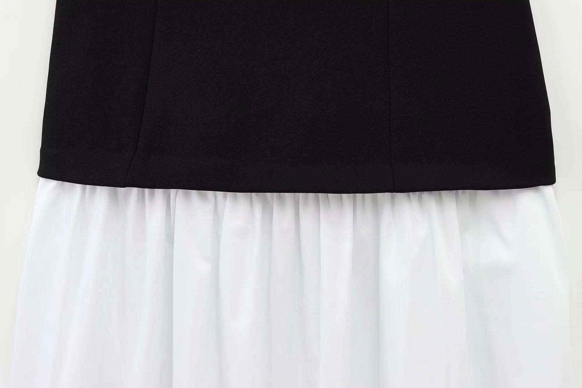 Women’s strapless party dress with color contrast patchwork, lightweight polyester fabric, perfect for spring and evening occasions.


