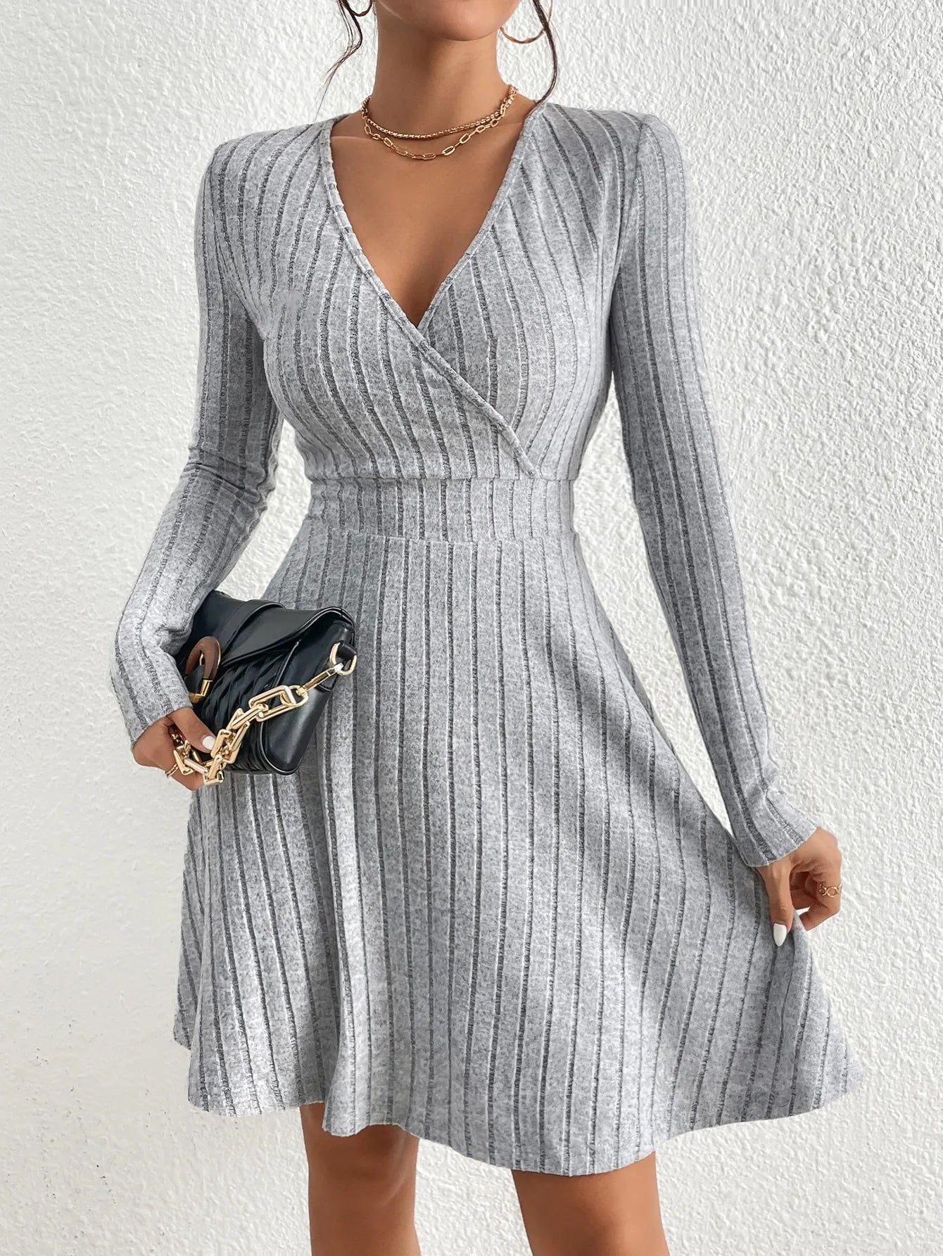 Autumn/Winter Knit Midi Dress – V-Neck & Long Sleeve